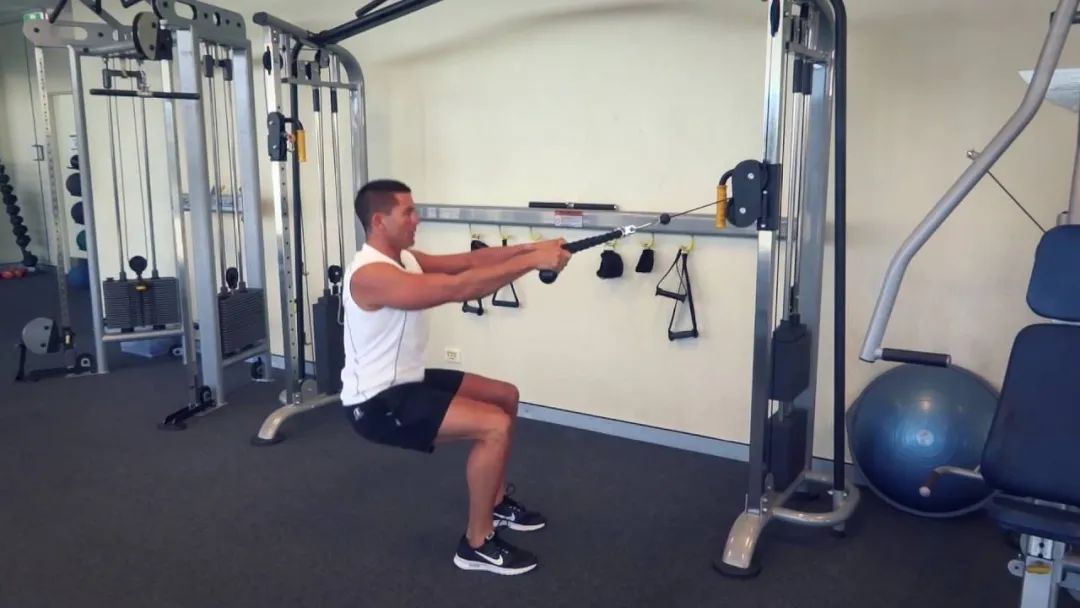 改善肩部疼痛的10个小练习