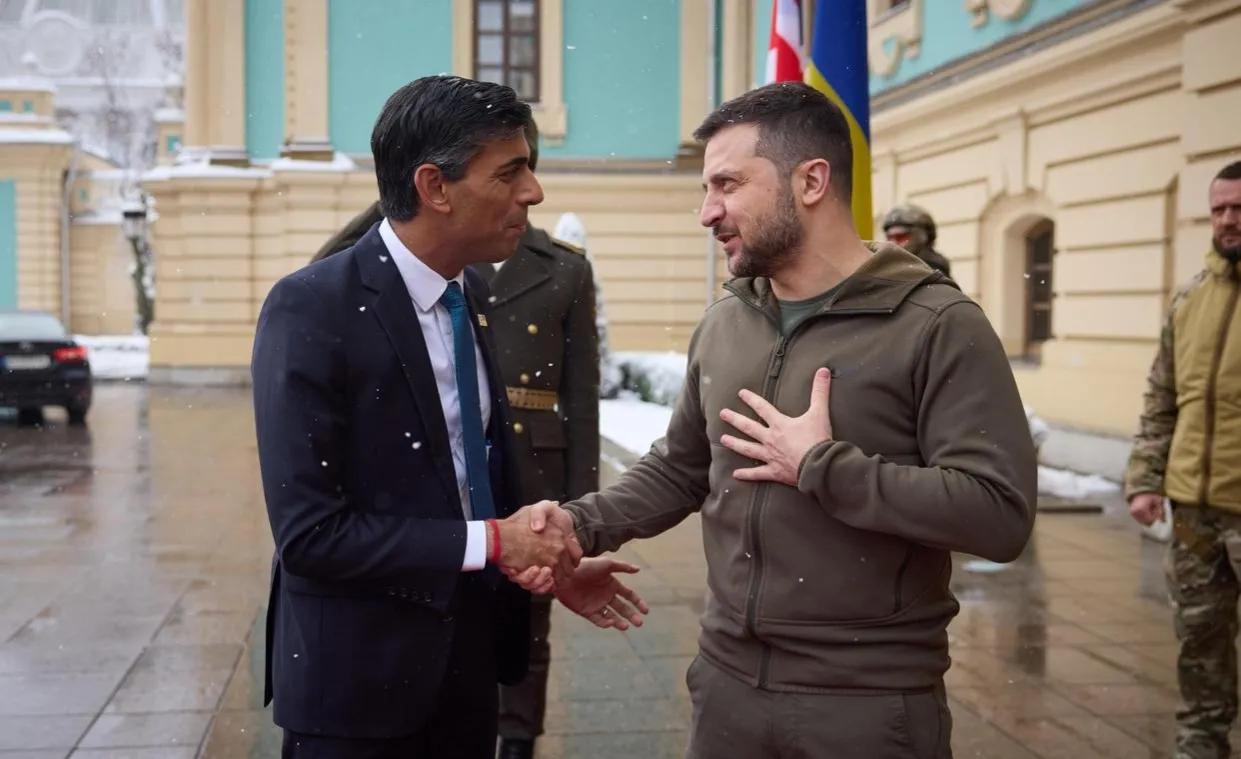 英国向乌克兰提供贫铀弹后果,美国贫铀穿甲弹和中国钨芯穿甲弹