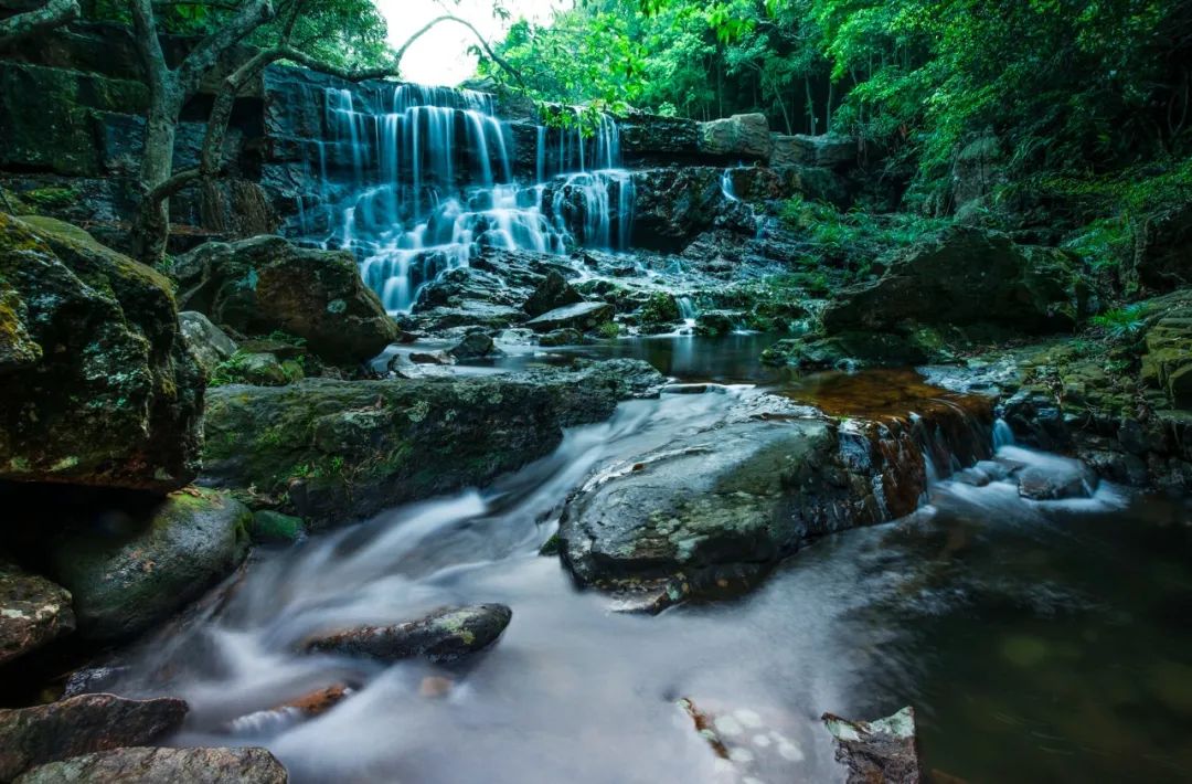 这座海滨小城可真美丽,小众旅行海边小城市