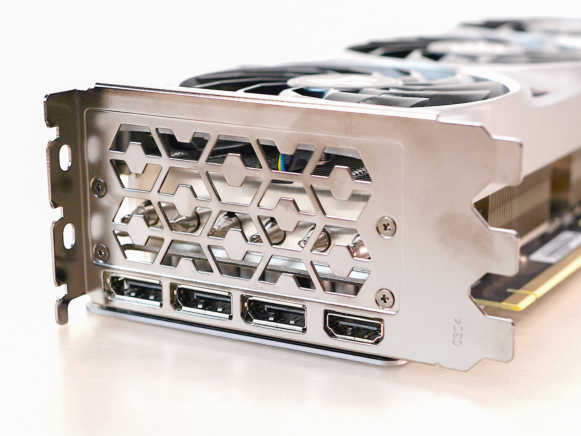 白银经典配色，最强风冷组合，能玩老头环，也是生产力的PC主机