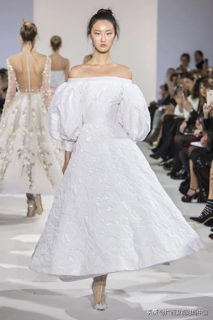 那些秀场上的“丑”鞋子