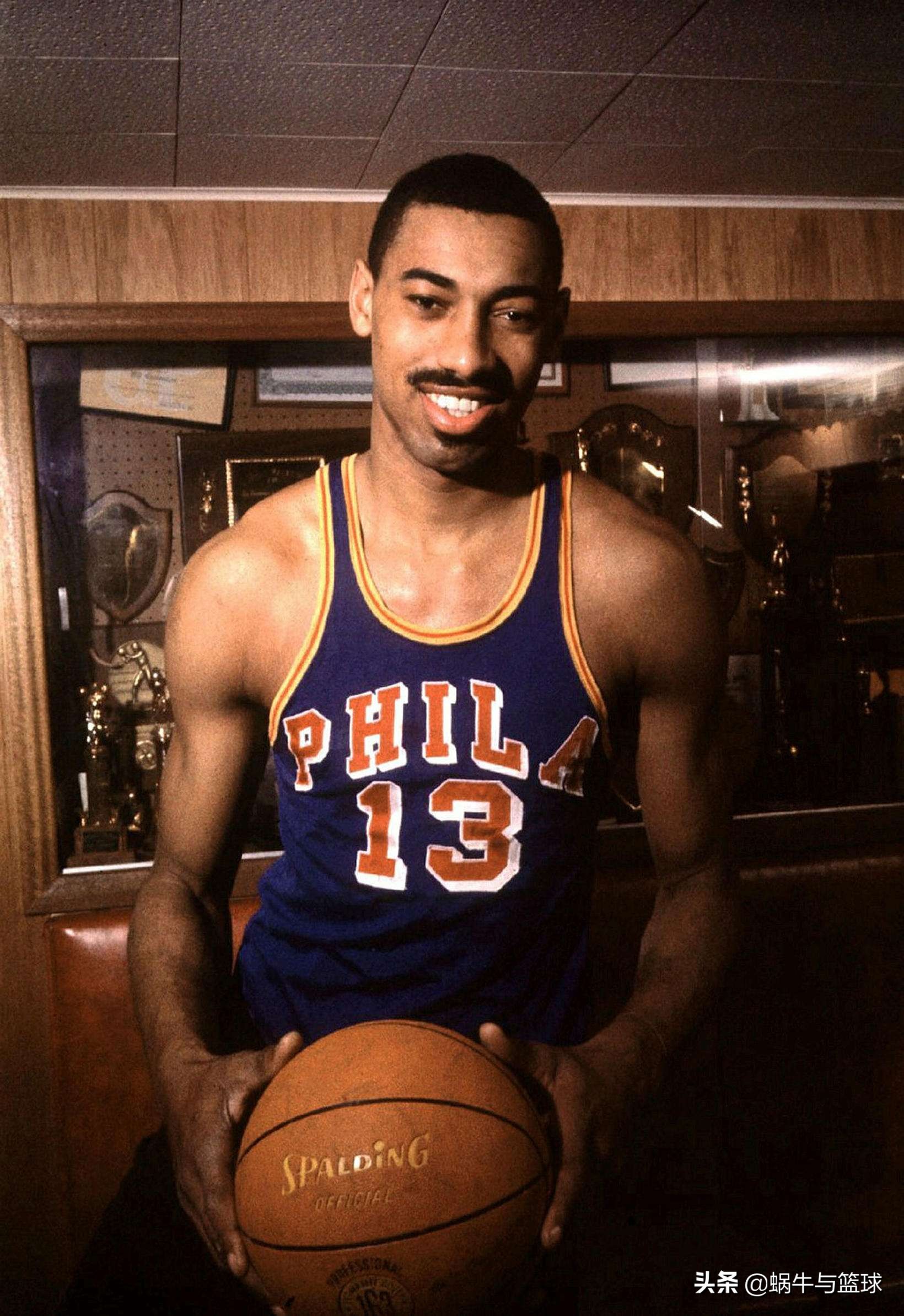 乔治13号球衣步行者,身穿13号球衣的乔治