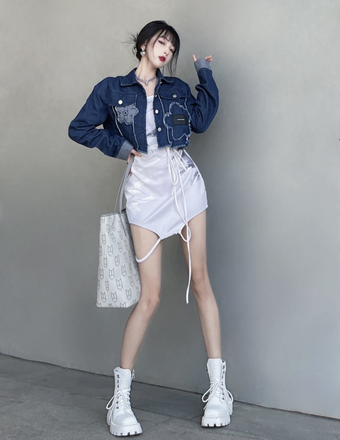 马丁靴的正确搭配图秋冬,穿长腿马丁靴配什么裤子好看