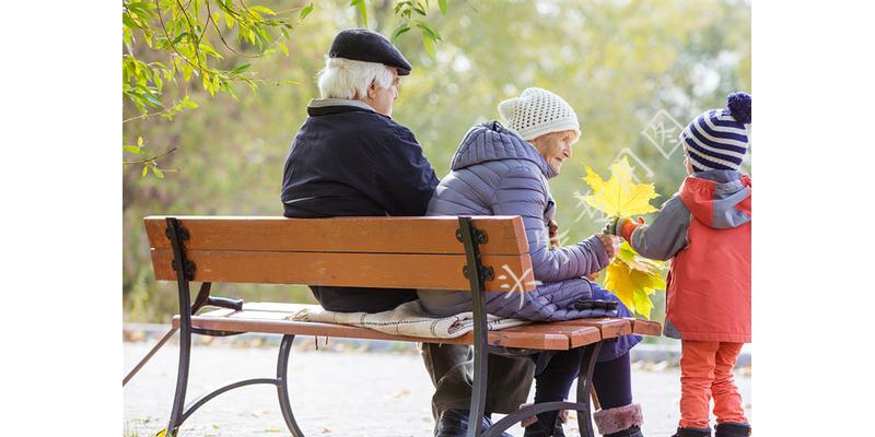 十一岁男孩应不应该跟父母分床睡,男孩几岁不能和母亲一起睡