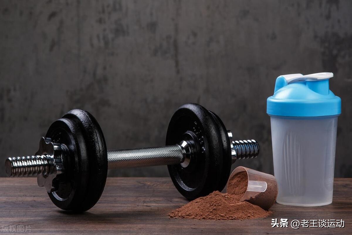 健身吃了增肌粉还需要吃几个鸡蛋,健身增肌是吃鸡蛋好还是蛋白粉好