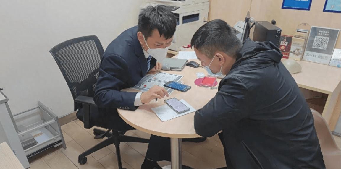 银行卡没钱了怎么办？是销户还是留着？银行员工：弄错了吃大亏！