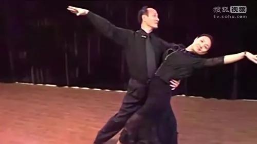 交谊舞入门四步踩点直播,交谊舞入门基础舞步