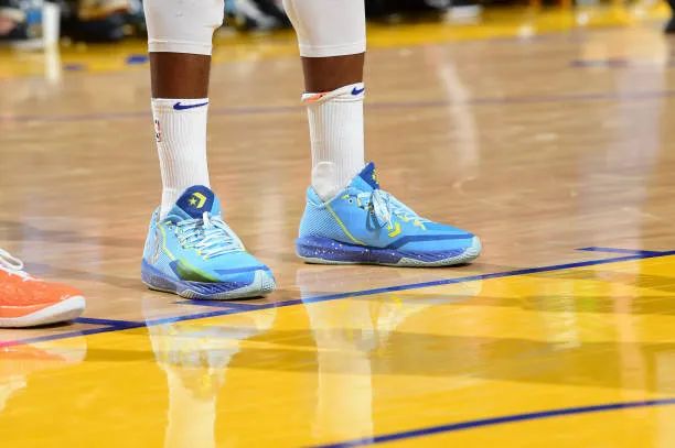 NBA球员上脚：罗斯穿Yeezy洞洞鞋，安踏和匹克的球鞋都有