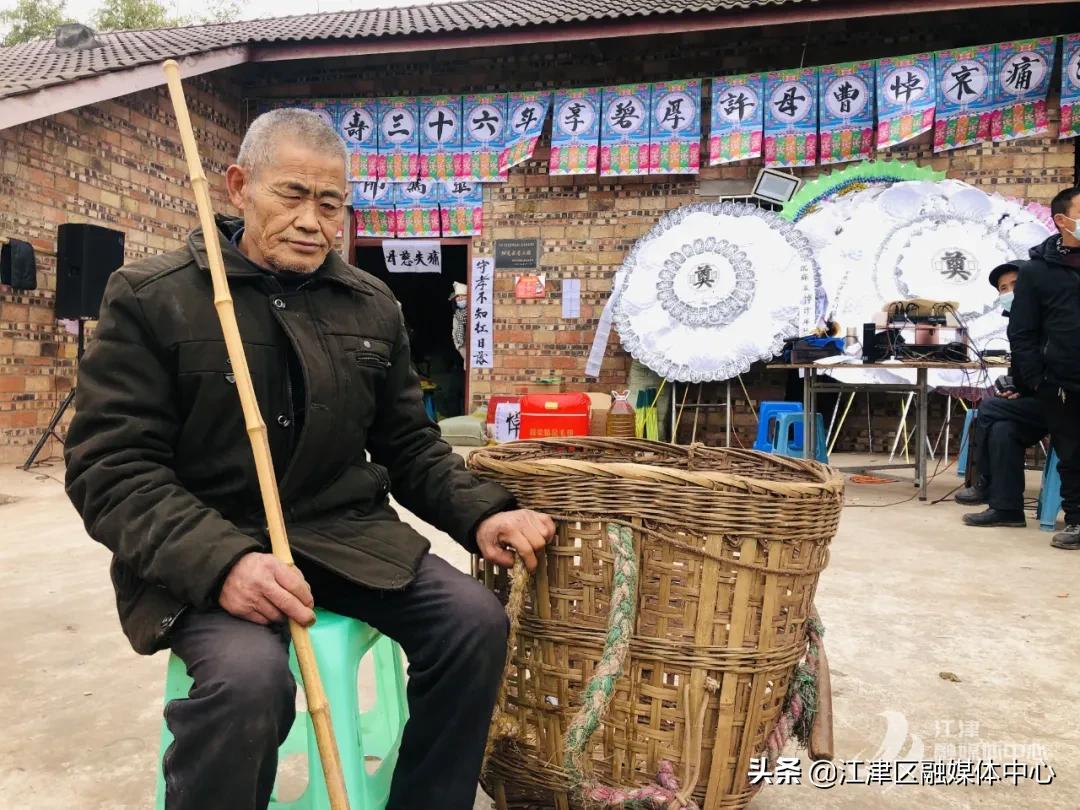 江津“背篓夫妻”女主人公许厚碧逝世，背篓上的真爱曾让无数人感动