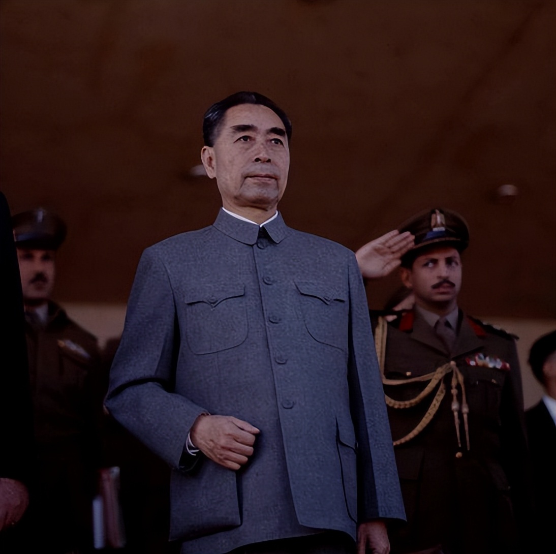 乔冠华到底有多强？联合国大会仰天大笑，毛主席：一文顶两坦克师