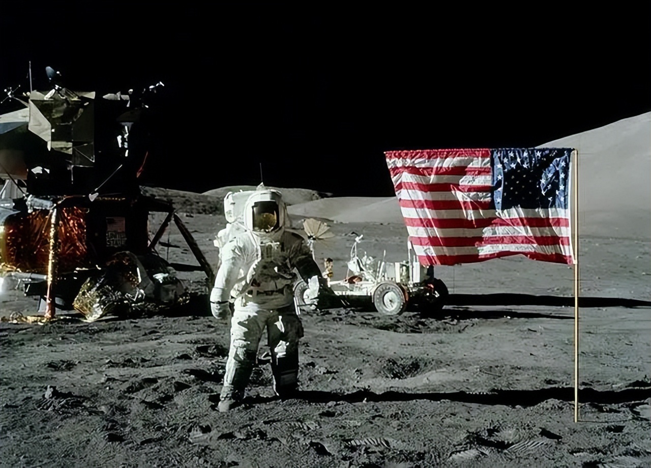 中国官宣载人登月！美国：“月球只有美国*旗国**”！结果被网友打脸