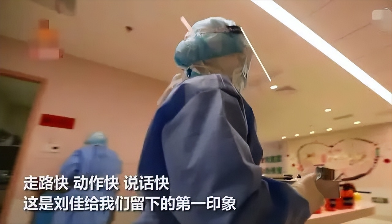 白沙街成夜归女孩“梦魇”，56岁超市大姐留灯11年，守护她们回家