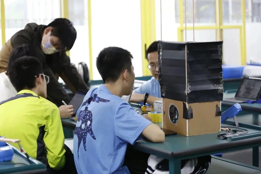 顶尖学子养成之路|跟随毕业生,了解别具一格的深国交