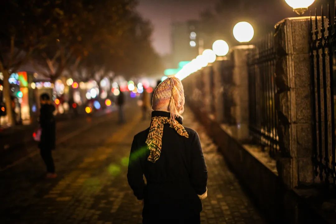 儿子月入10000每月给爸妈2000,孩子一个月赚5000给父母