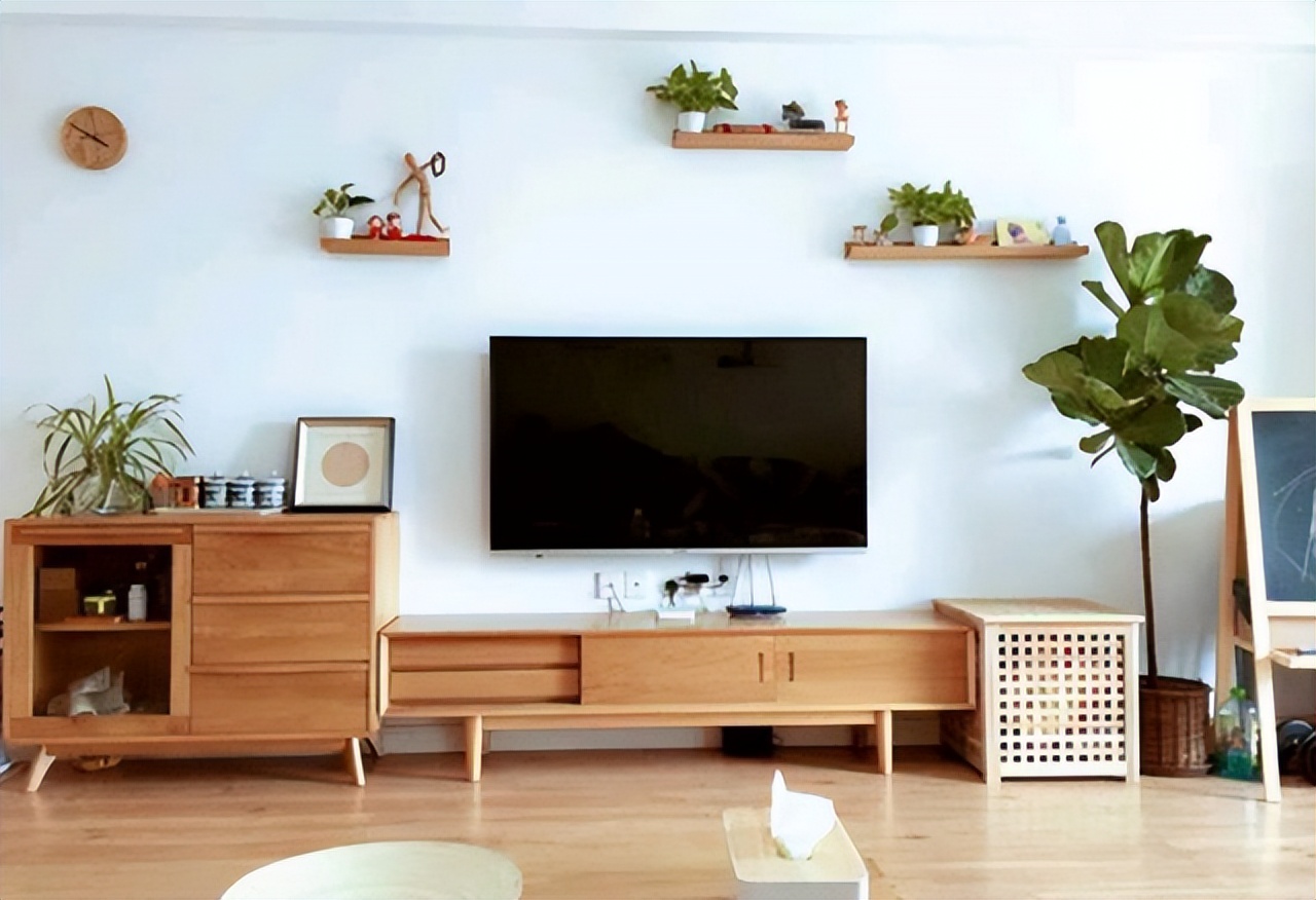 电视挂墙好，还是放电视柜上好？其实二者的区别很大，大家要注意