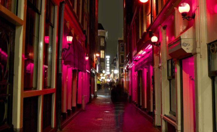 荷兰2000年宣布“性”交易合法，德国紧随其后，造成了哪些后果