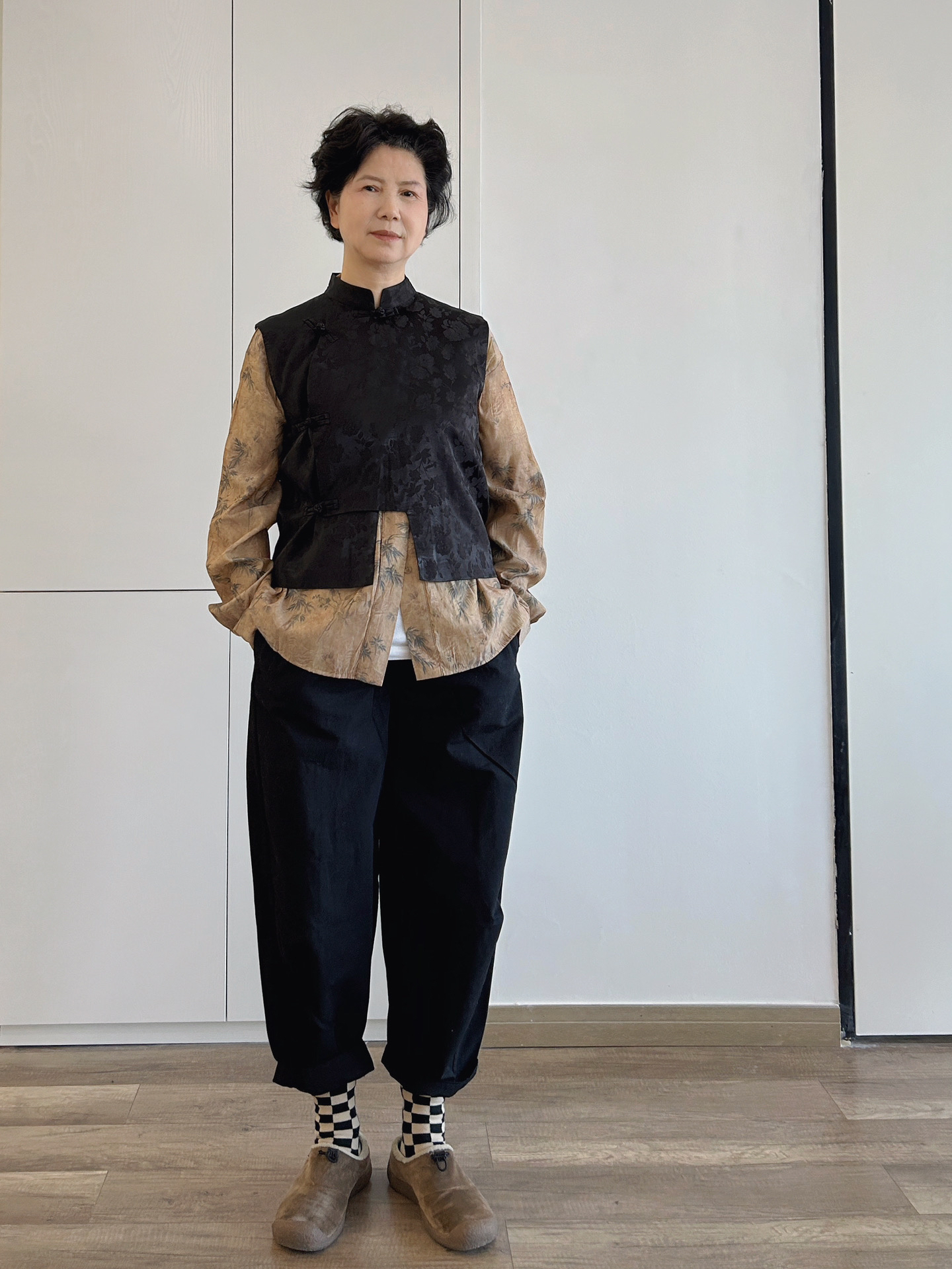 女人过了30穿什么样的裤子才好看,女人上了年纪就应该穿得成熟一点