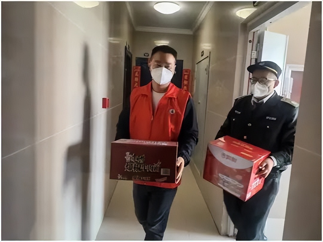 战疫一线为老百姓代购,抗疫足不出户朋友送来了必需品