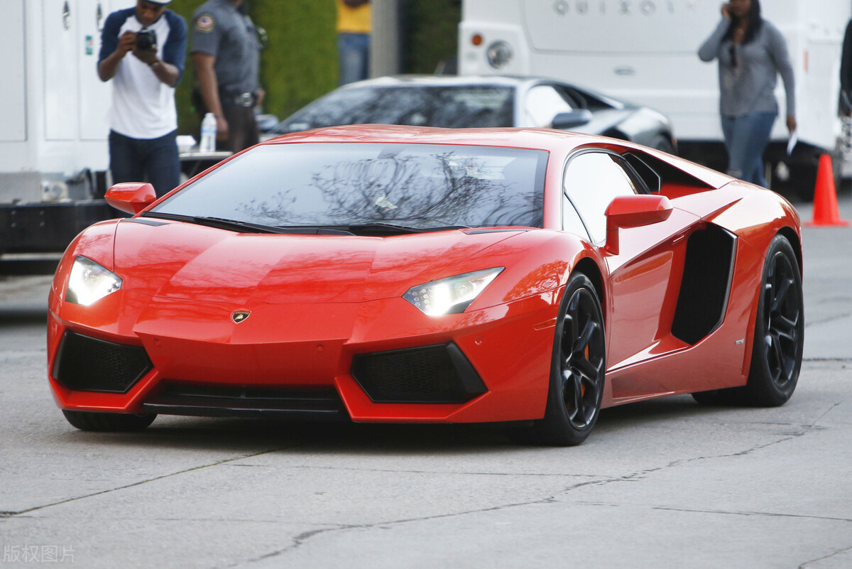 租一辆兰博大牛一年多少钱,租吉博力一般多少钱一个月