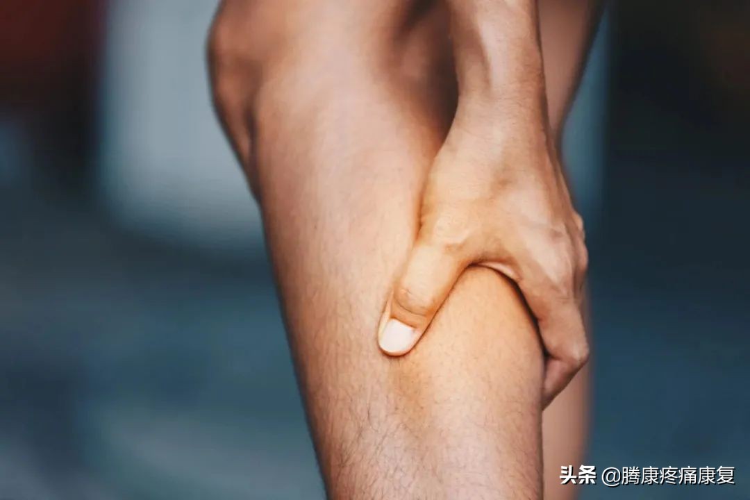 小腿紧绷怎么办,小腿很紧绷怎么拉伸