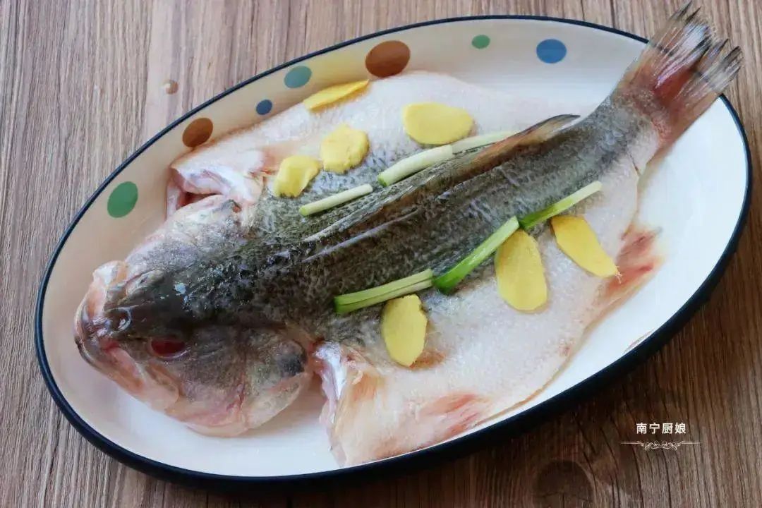 清蒸鱼的做法用盐吗,清蒸鱼加了清蒸豉油要加盐吗
