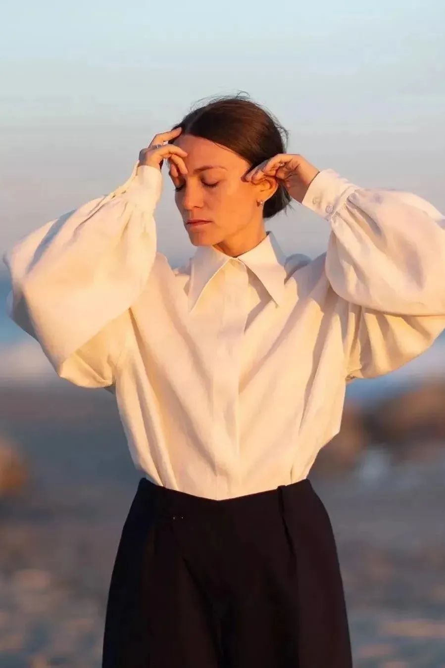 毛衣衬衫叠穿搭配什么裤子,冬天衬衫如何搭配毛衣