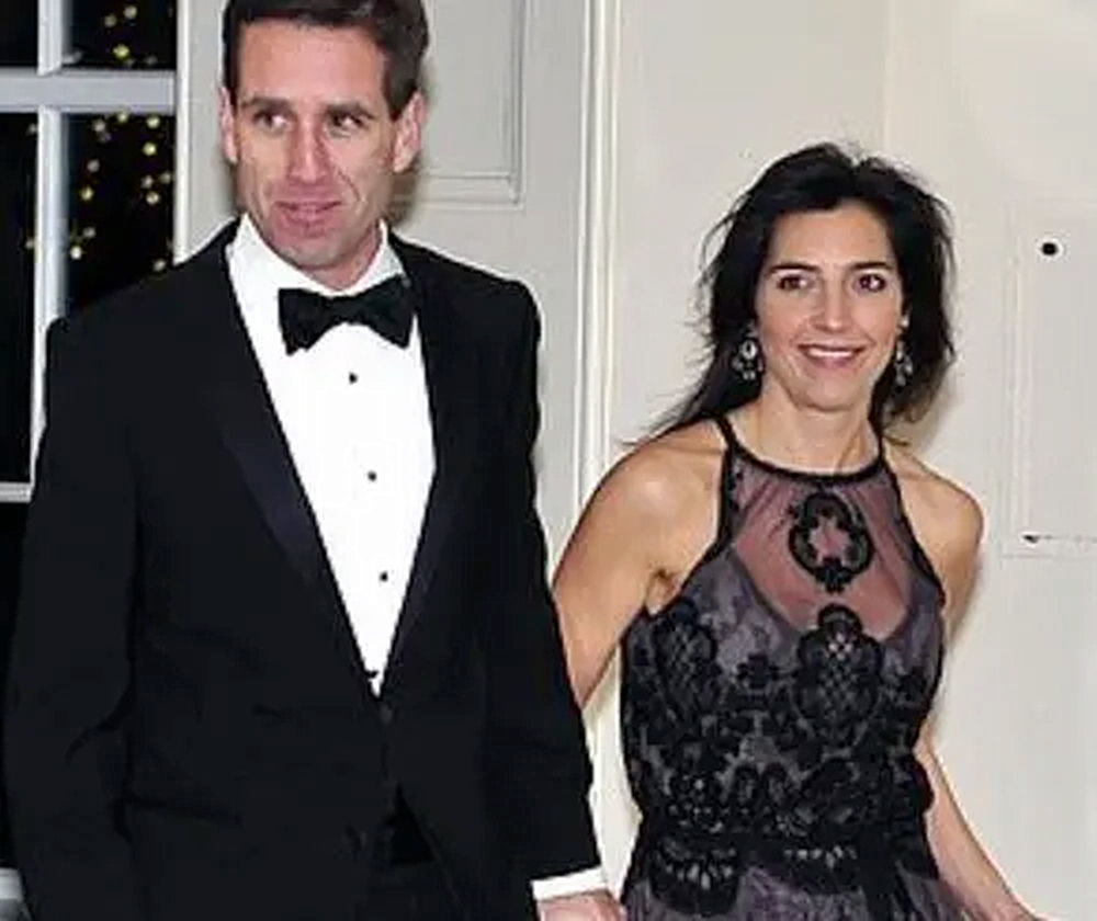 美利坚下跪狂人，成人尿不湿坚定“带盐人”——“稀宗拜登”