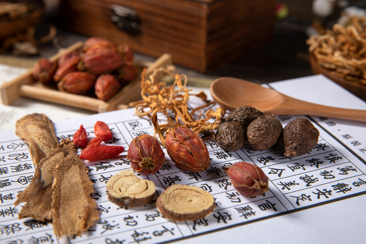 耳鸣是肾阴虚或肝火上亢引起,耳鸣肝肾阴虚吃什么中成药