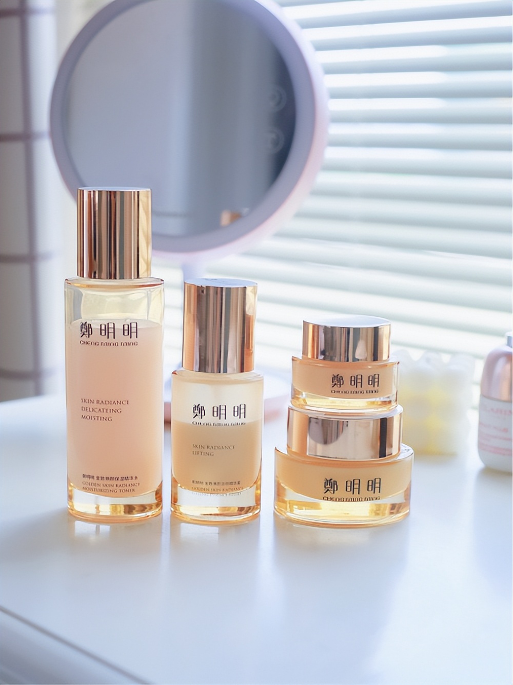 郑明明淡纹套装如何使用,金致焕颜淡纹套组使用方法