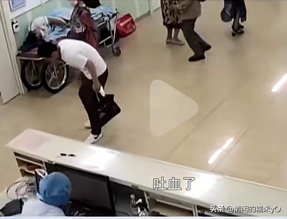 男子一口闷冰镇红茶后狂吐,男子喝冰红茶狂吐1000