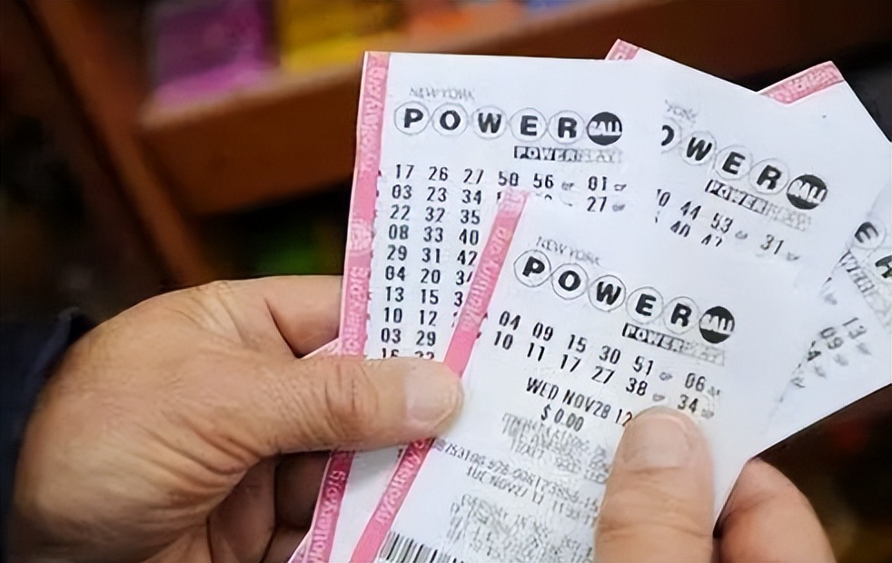 男子沉迷彩票一天好几万中奖不领,神秘男子一天买几万彩票中了不领