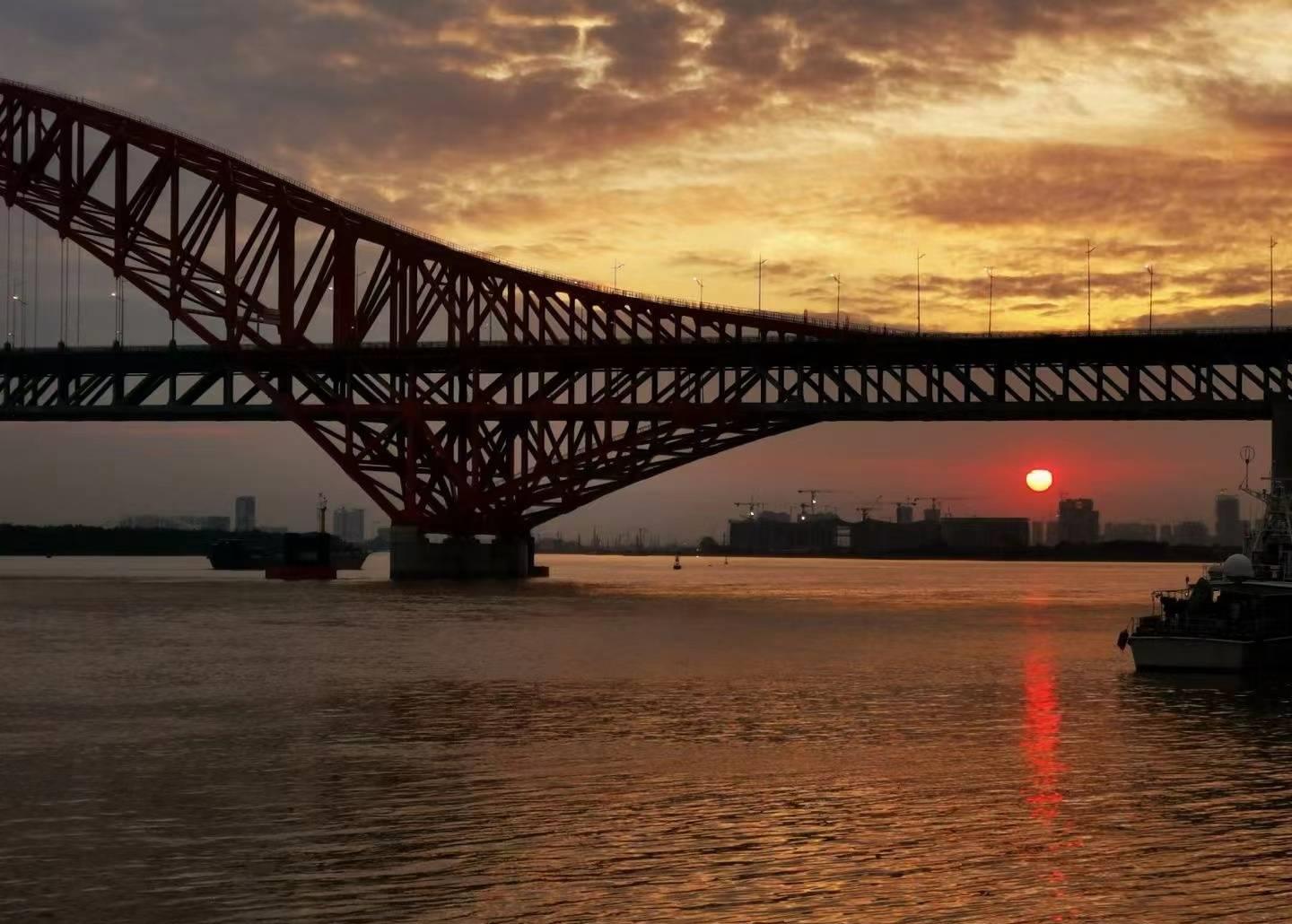 扩大A股交易时间：利弊分析