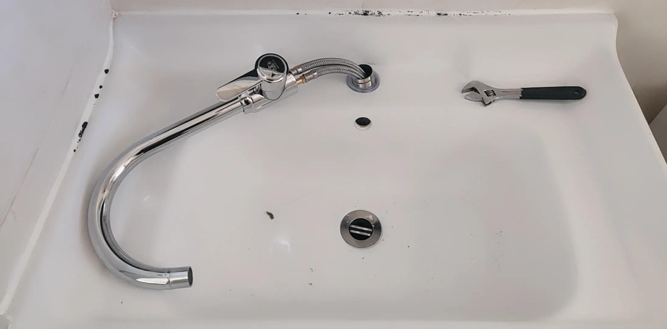 浴室明管冷热水龙头安装示意图,洗手盆水龙头冷热软管如何安装