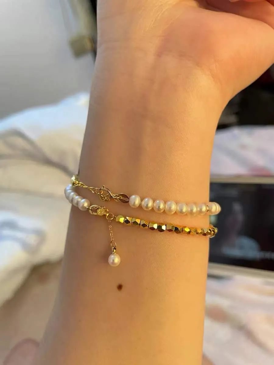 迎财神要摆几样东西最好,手捧元宝的财神金子