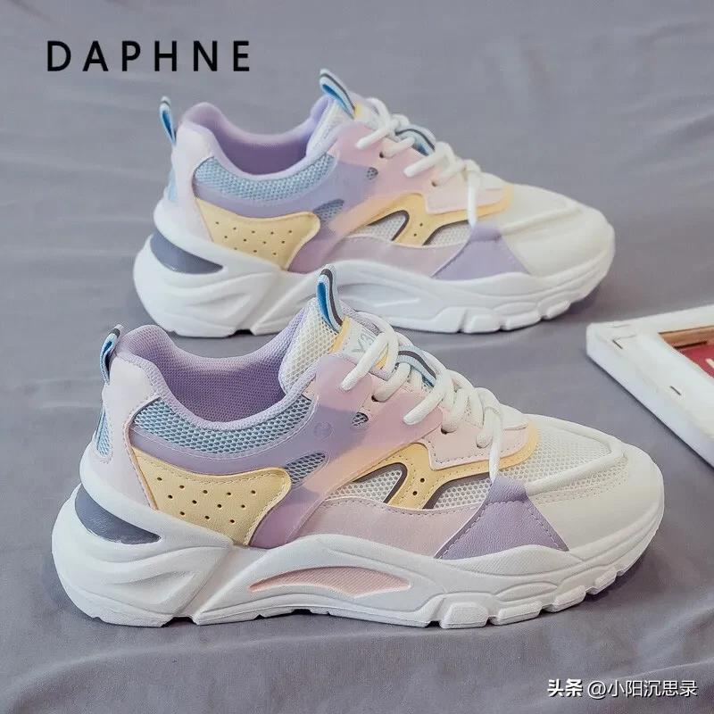 女款小白鞋品牌达芙妮,卓诗尼和达芙妮哪个鞋子好