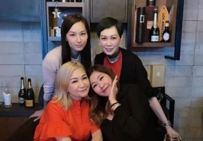 港姐冠军被骂出娱乐圈,24岁港姐冠军入行两年备受力捧