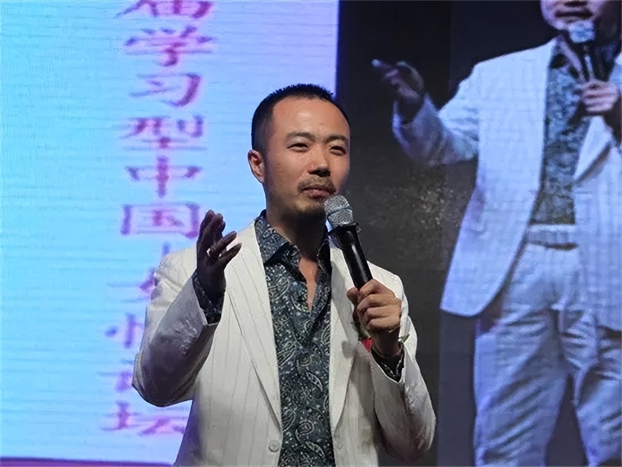 俞凌雄怎样从小长大的,俞凌雄成长经历