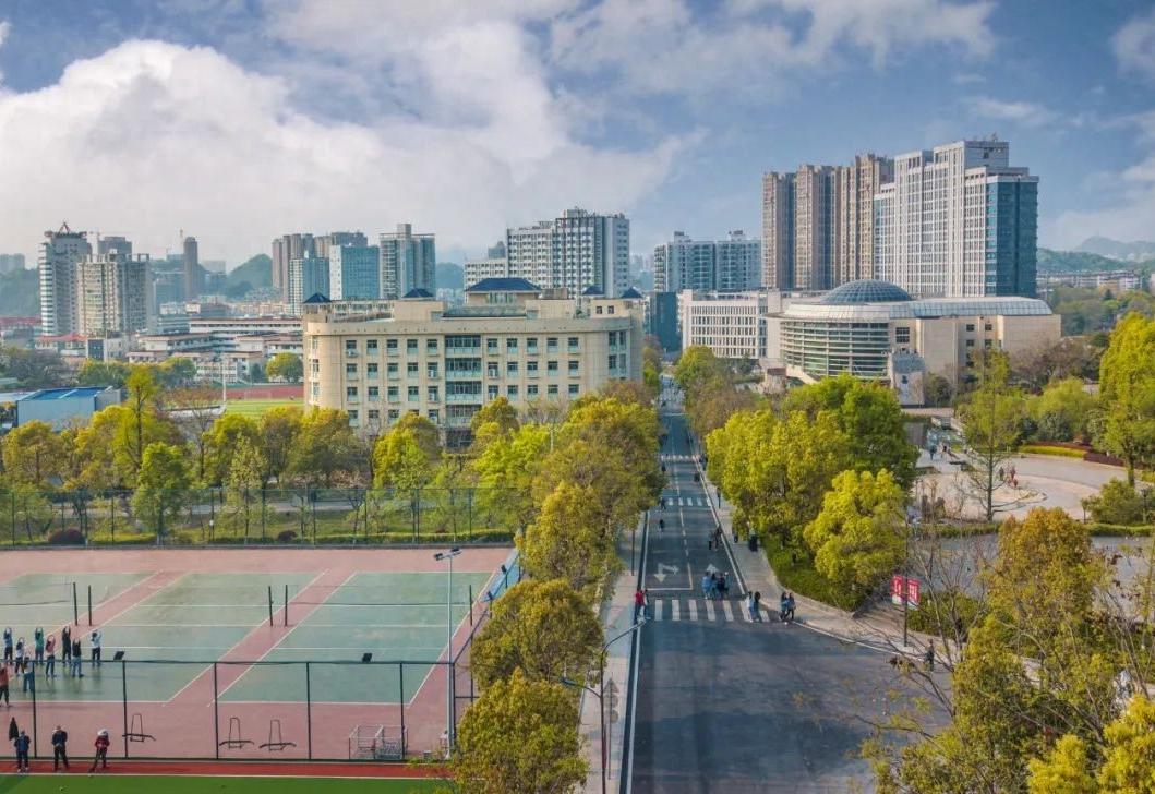 湖北医药学院校训厚德载物,湖北医药学院成教