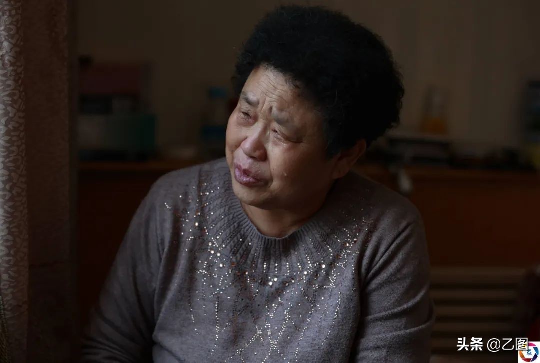 重病女儿迎来好转,却因没钱面临放弃,单亲爸爸急得扇自己耳光