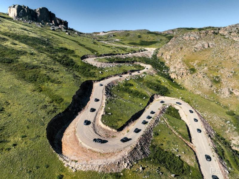 奥迪q8顶配最新款2023多少钱,奥迪rsq8顶配2023款冰雪运动