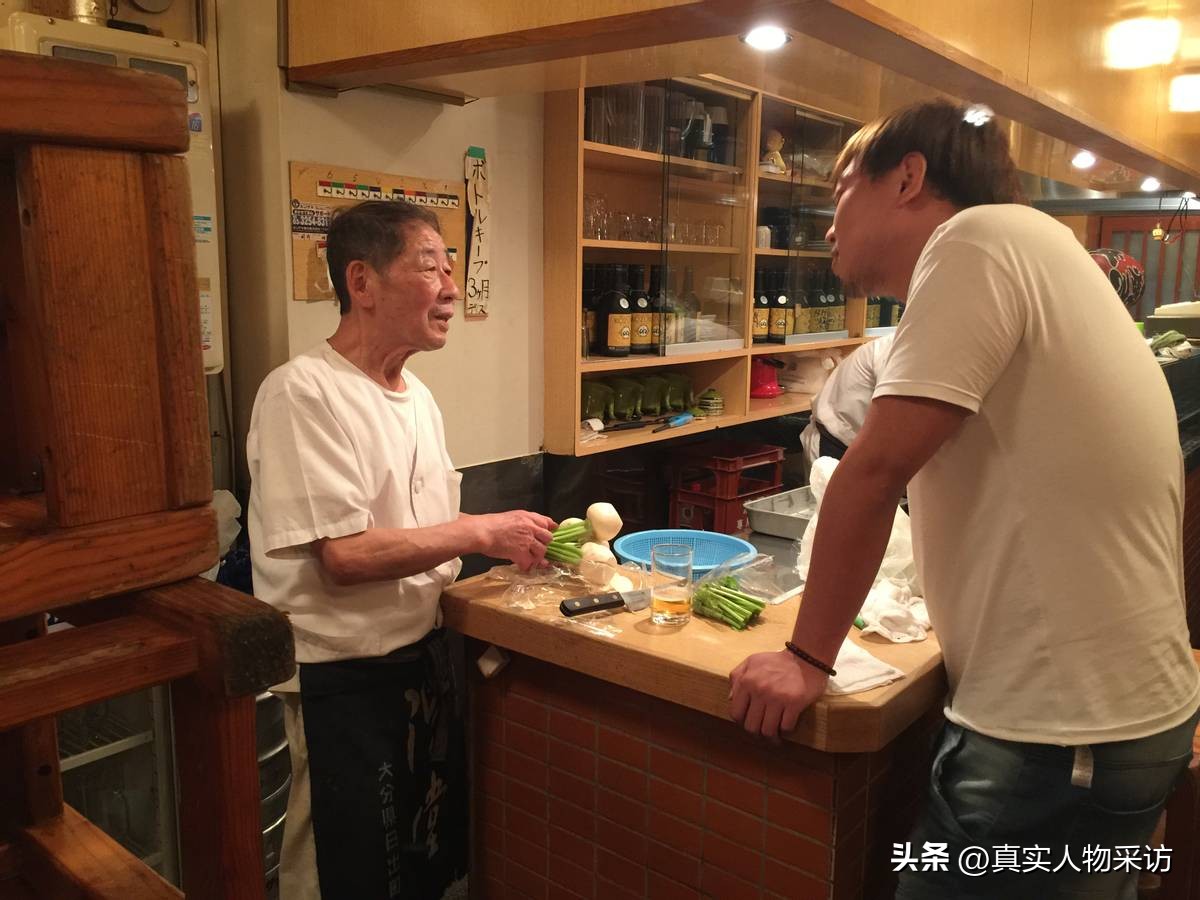 大学生卖肉夹馍一年赚100多万,在日本卖肉夹馍