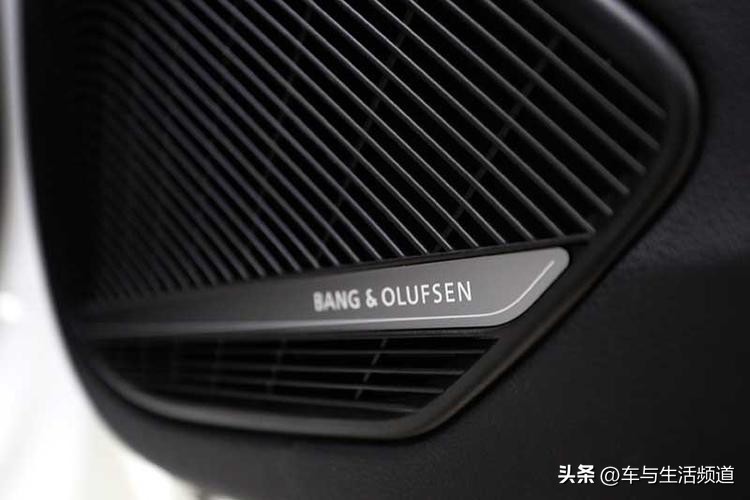 奔驰车载音响是哪个品牌,车载音响哪个品牌最好