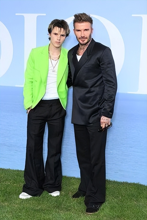 贝克汉姆布鲁克林17岁,贝克汉姆贝小七今年多大了