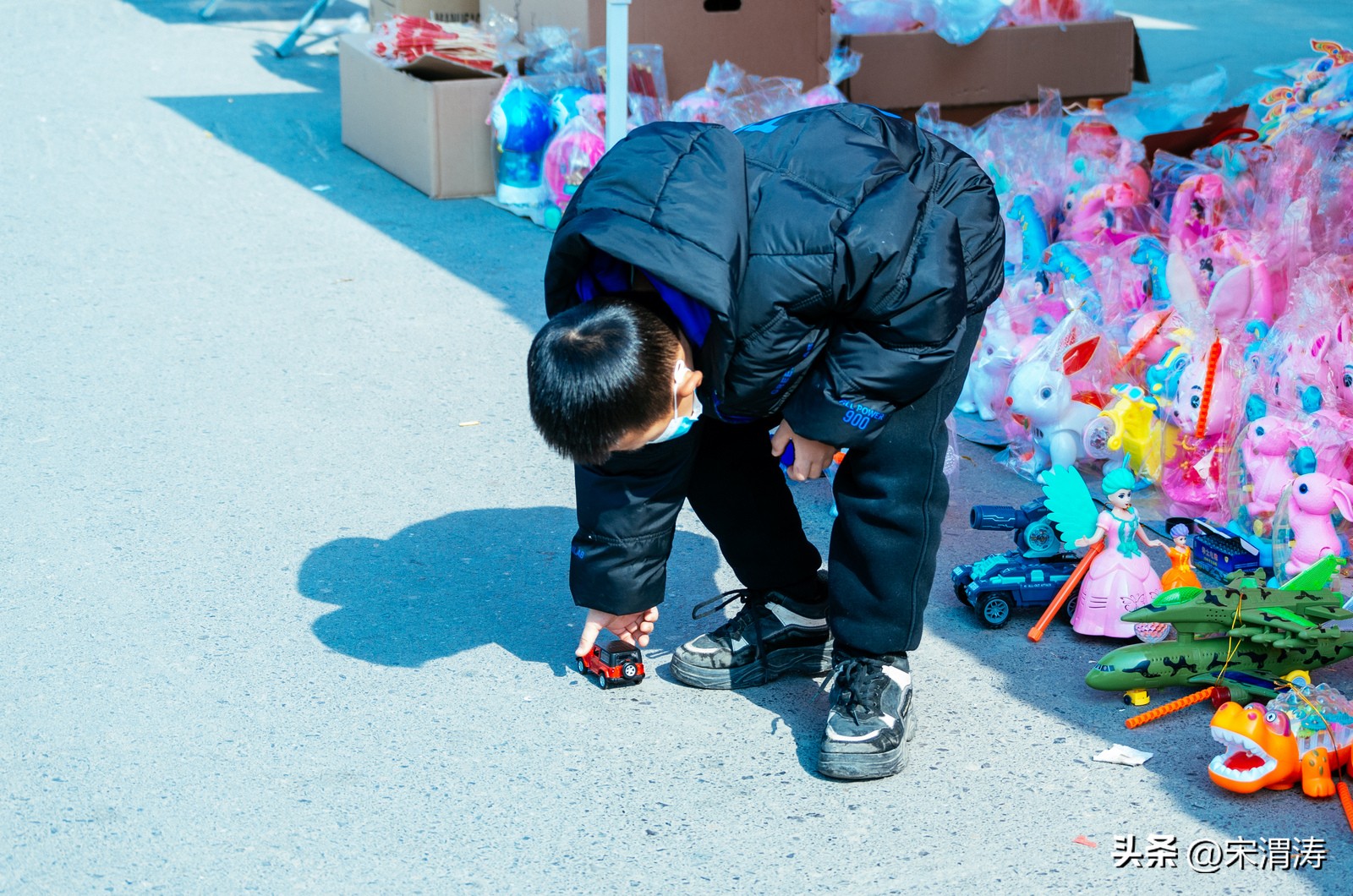 陕西渭南：红红火火络绎不绝的西三路灯笼市场图纪