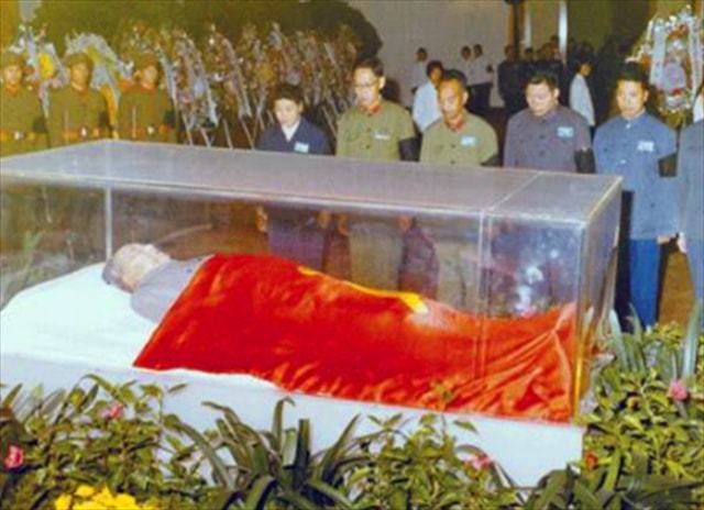 毛主席水晶棺：历时10个月完成，纯度99.9999%，3个工厂合力完成