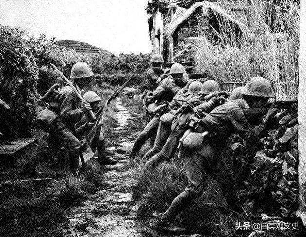 村民正在为死去的母亲办丧事，一群日伪军包围了院子，究竟为何？