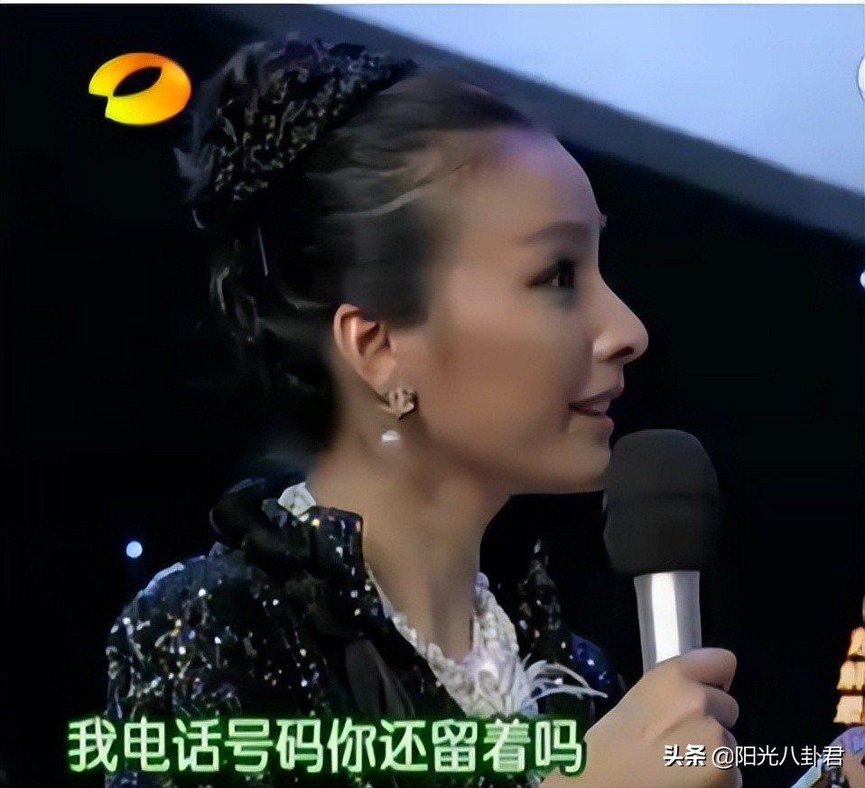 明星同框杨幂和肖战,众女星与谢霆锋合影