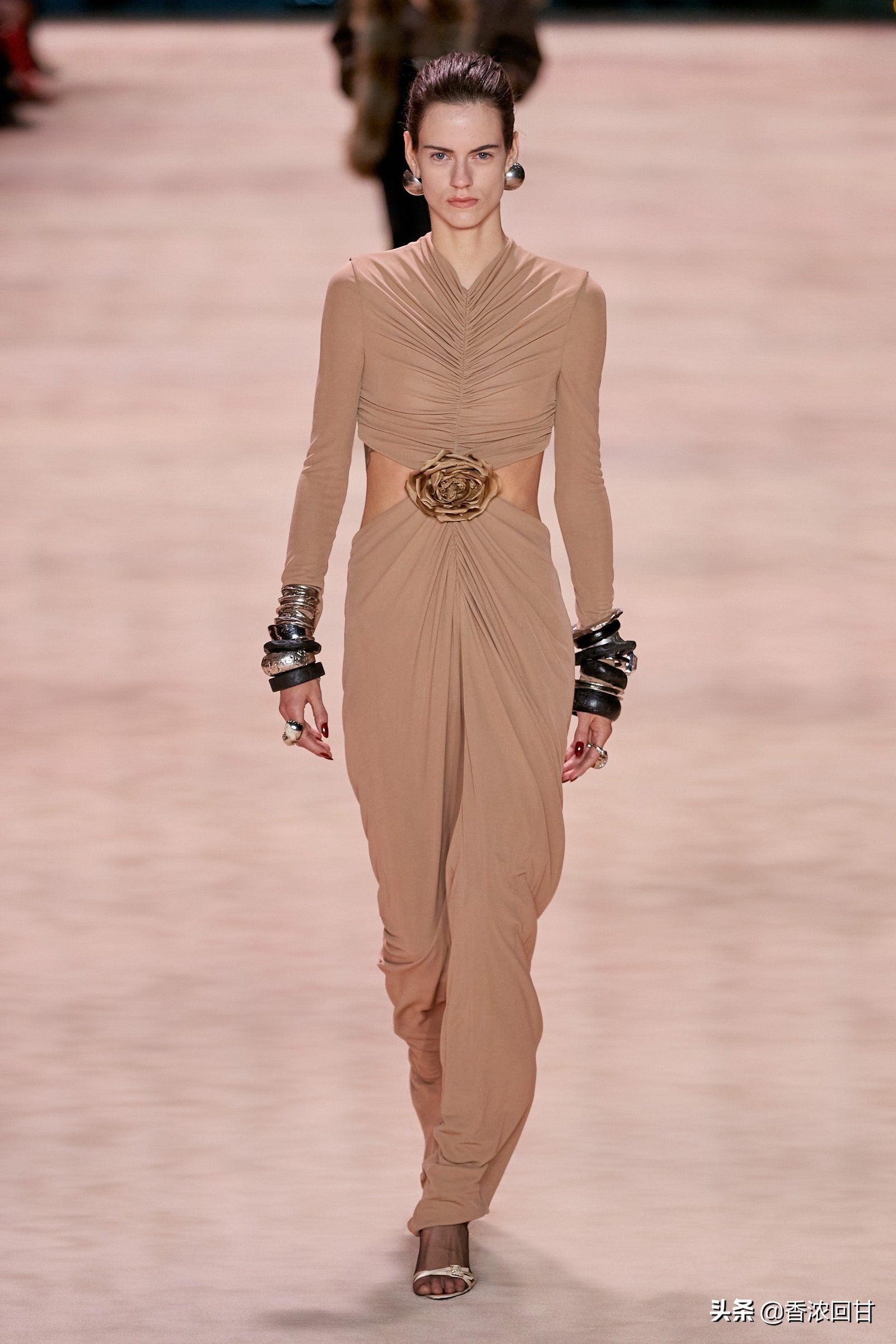 ysl第一套吸烟装,ysl2018年最火四支套装