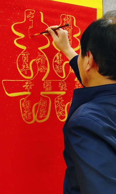 怪笔大叔倒写书法,怪笔大叔一笔倒写书法点评