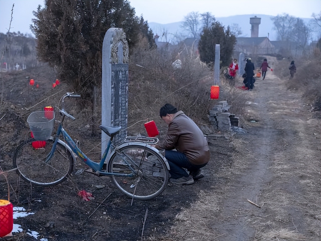 墓碑竖立时间有什么讲究,立墓碑有什么禁忌和讲究